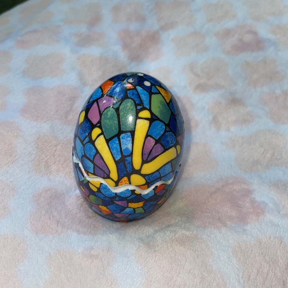 GAUDI CRACKED EGG Salt and Pepper Shaker